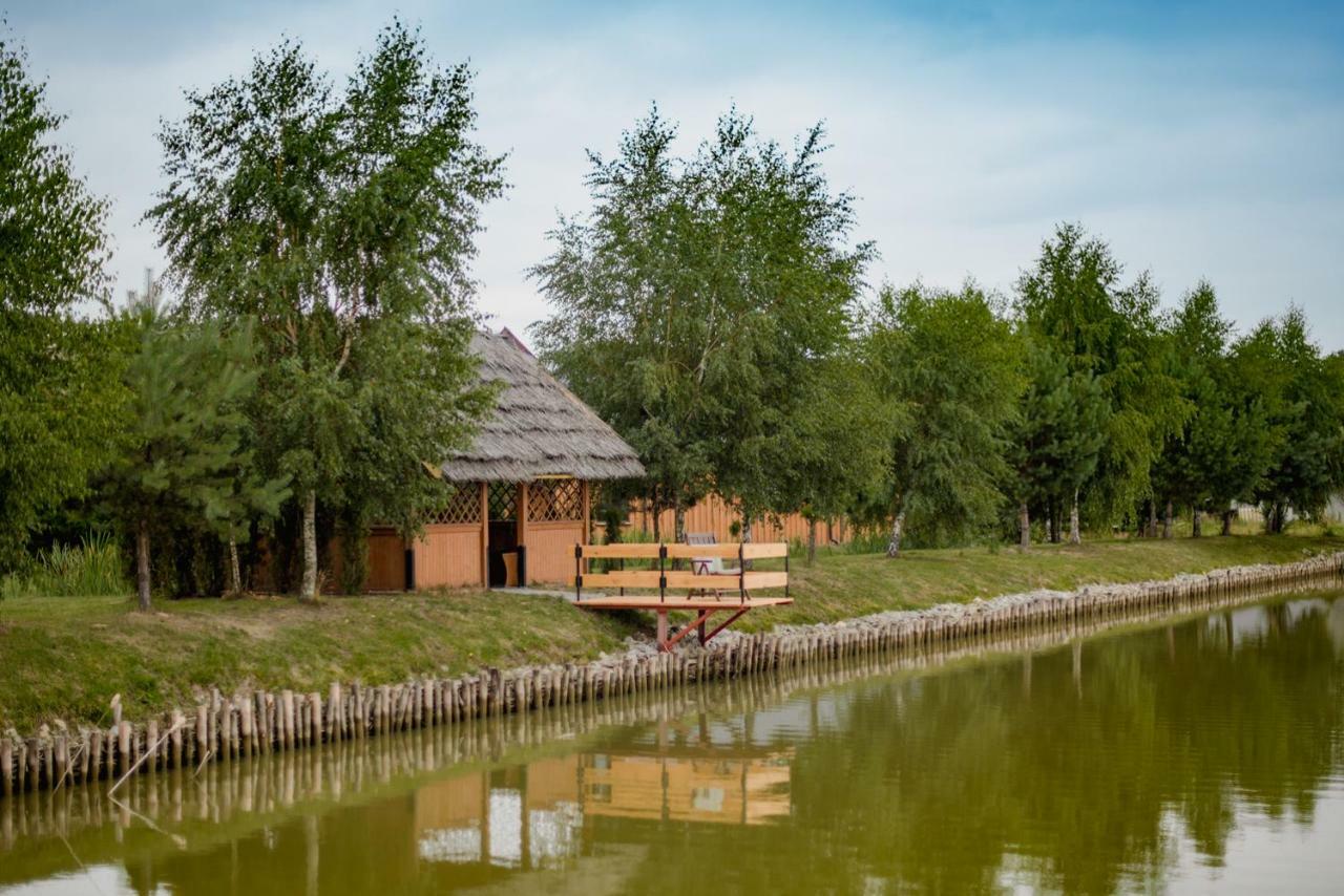 Tatarska Zagroda - Agroturystyka Dolina Baryczy Noclegi - Domek Jelonek Krosnice Exterior foto